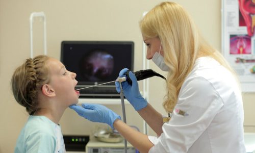 безопасная фарингоскопия